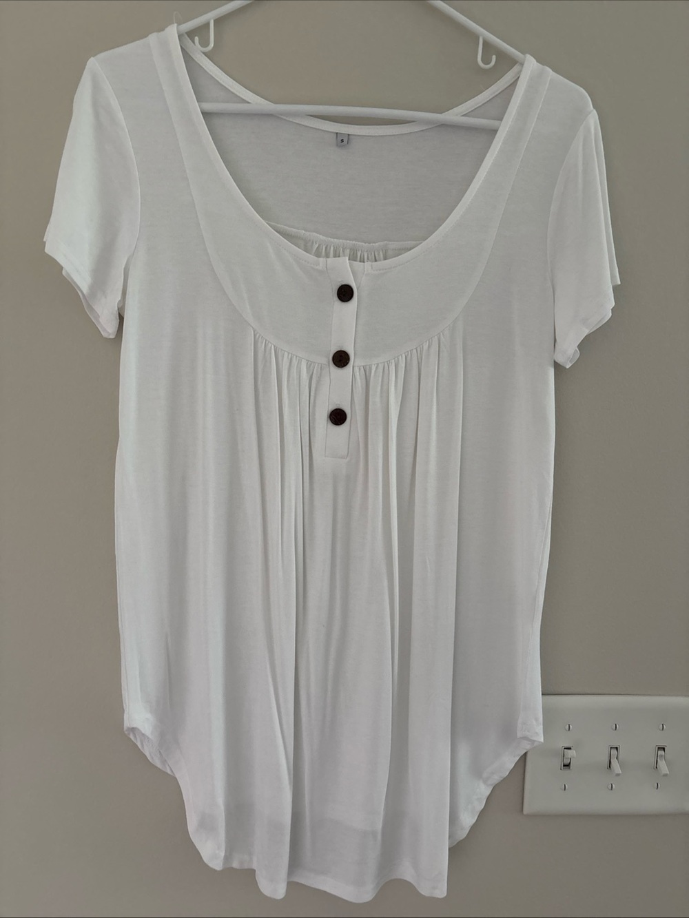 Women’s White Scoop-Neck Short Sleeve Button Top